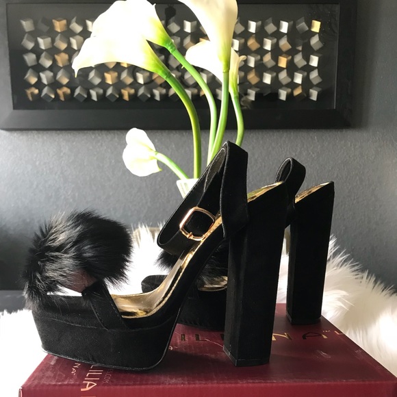 BLACK SQUARE TOED HEELS - Picture 1 of 5